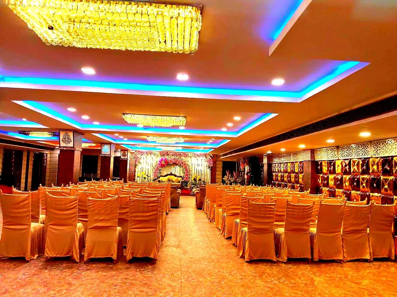 Red Carpet Hotel And Banquets Hall