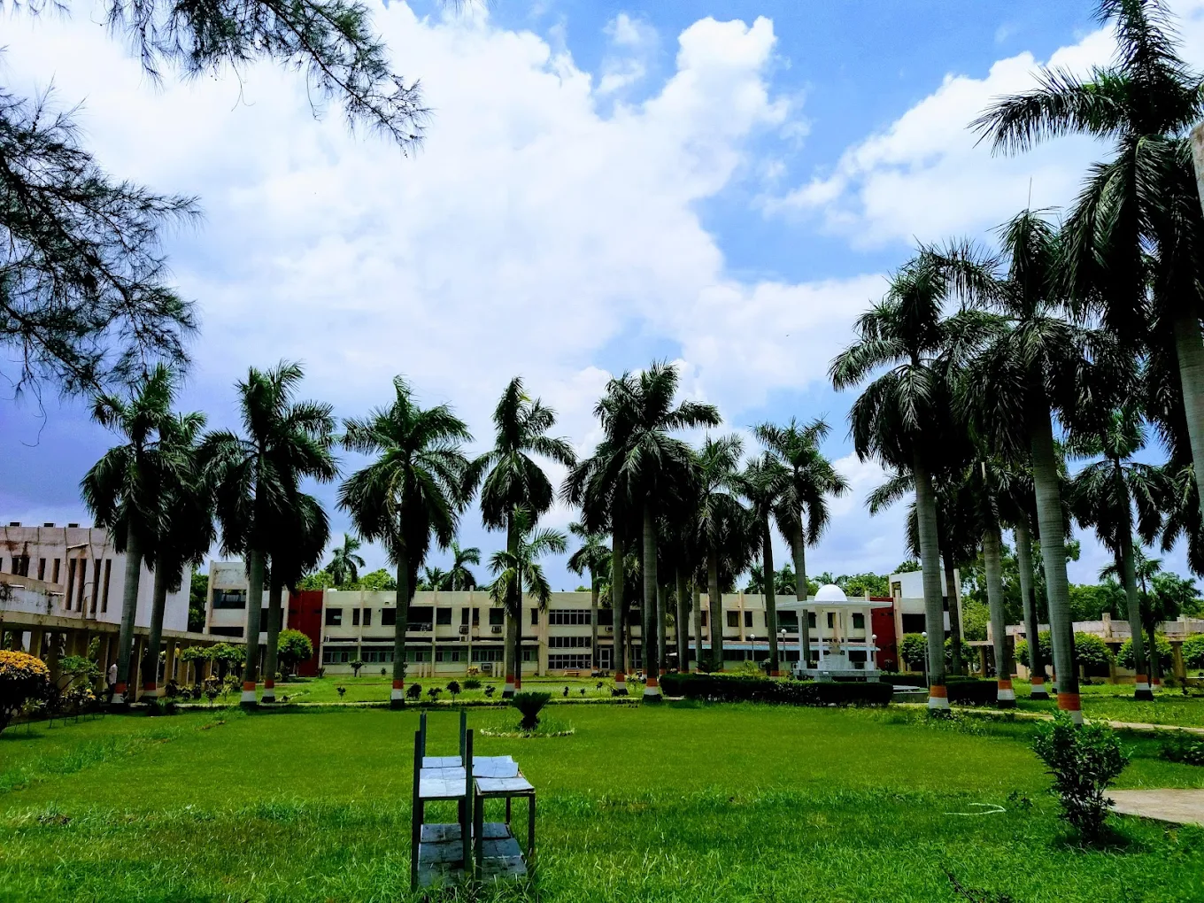 MMM University of Technology